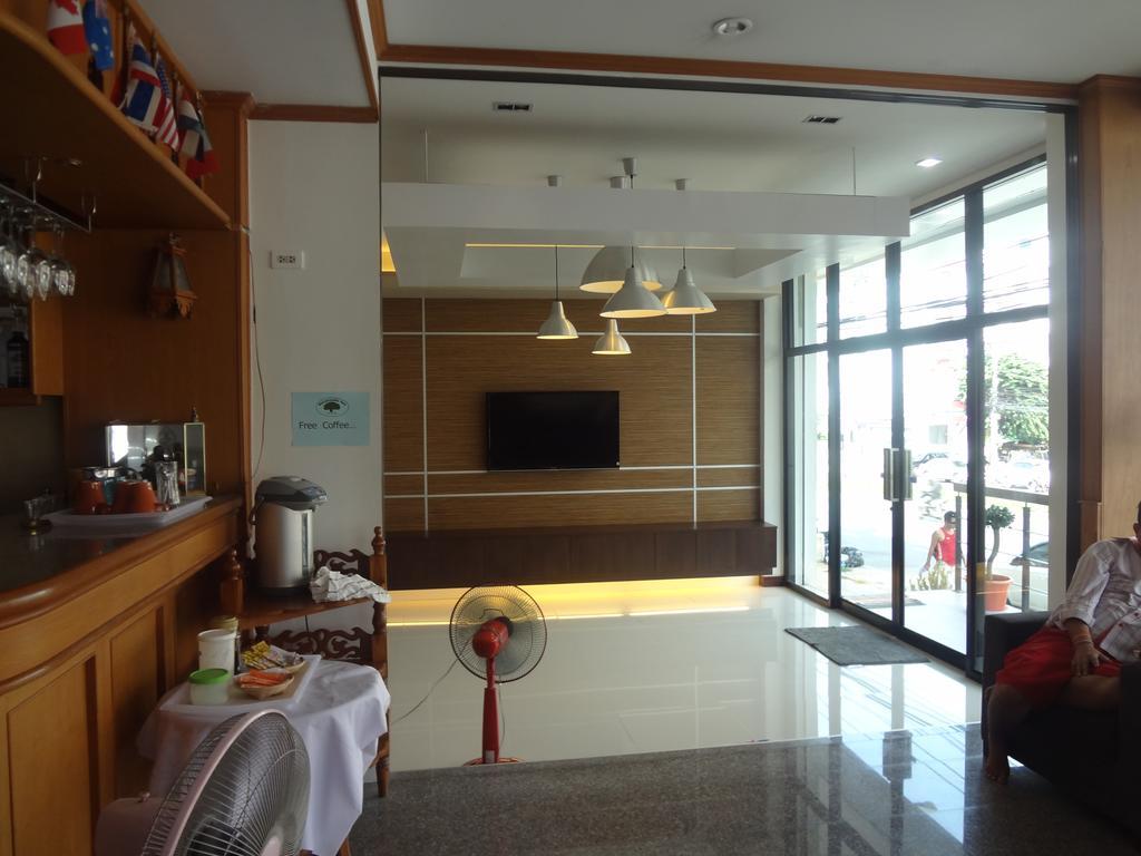 Sleep Tight Hotel Pantai Jomtien Bagian luar foto