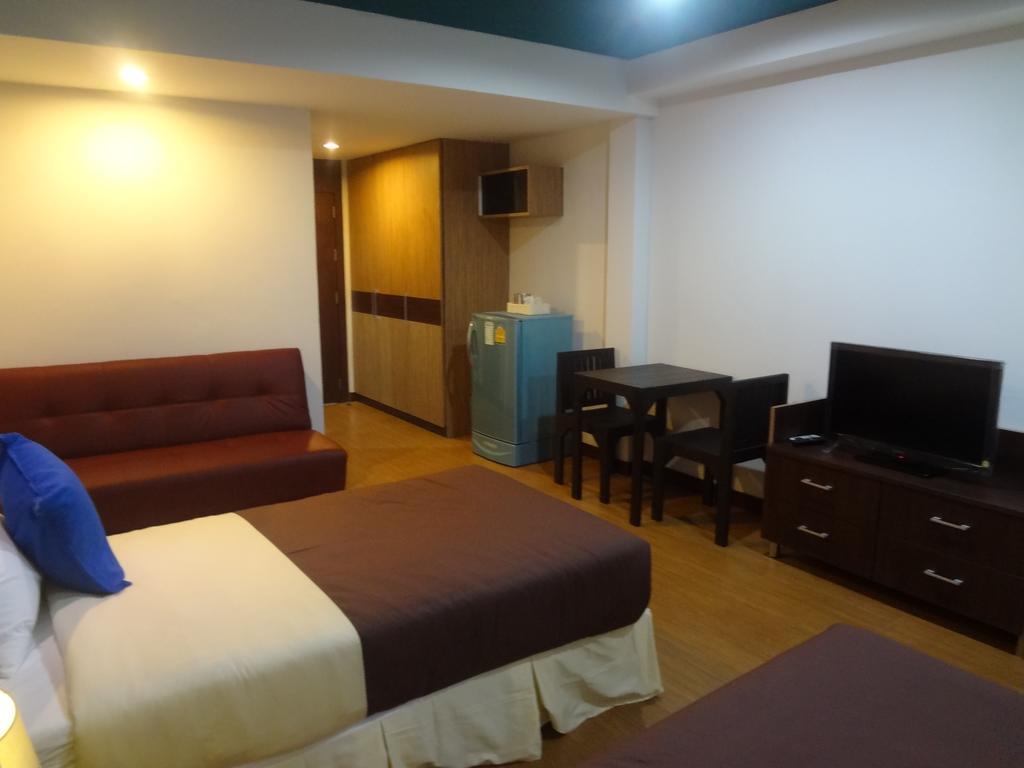 Sleep Tight Hotel Pantai Jomtien Bagian luar foto