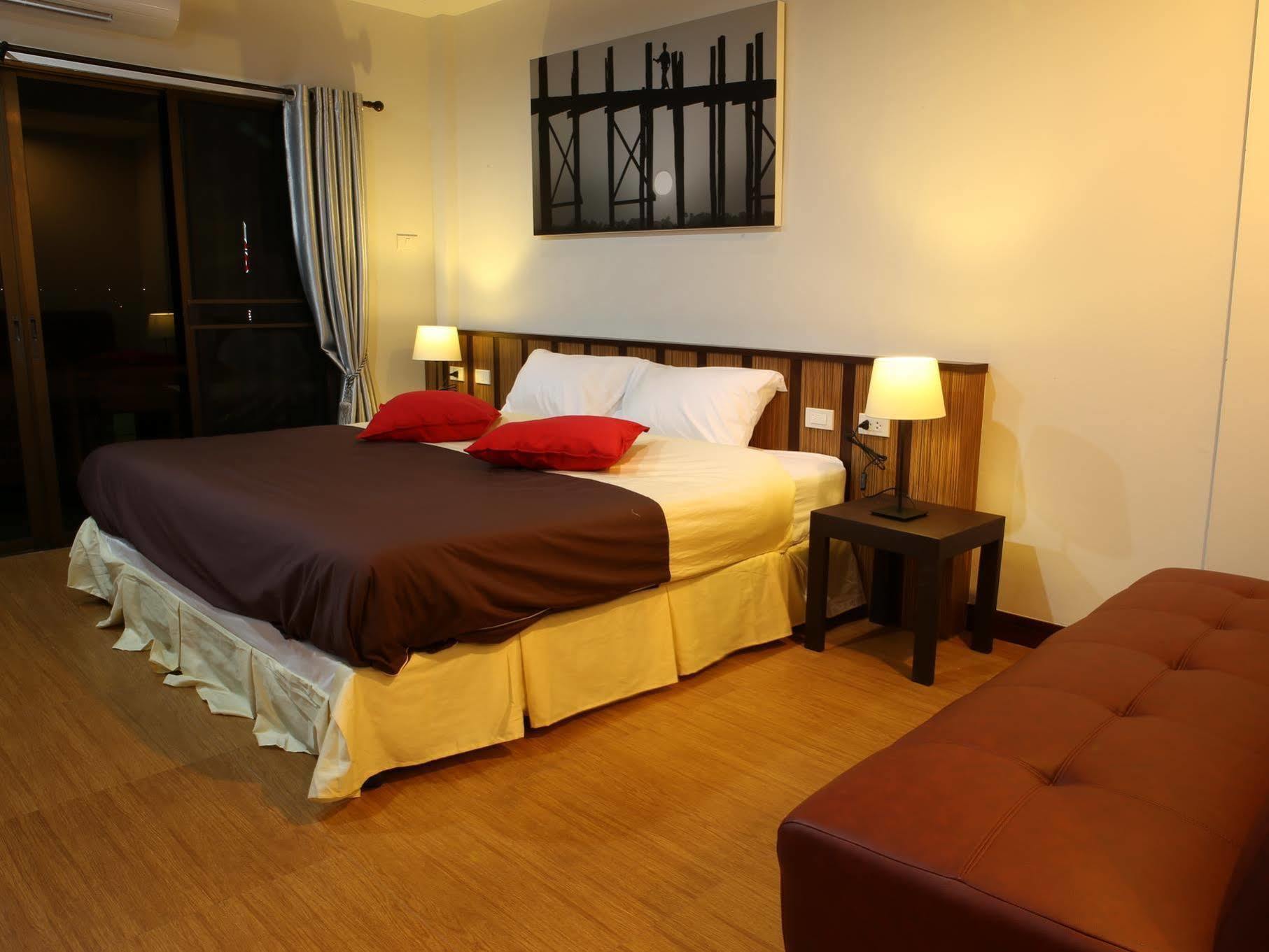 Sleep Tight Hotel Pantai Jomtien Bagian luar foto