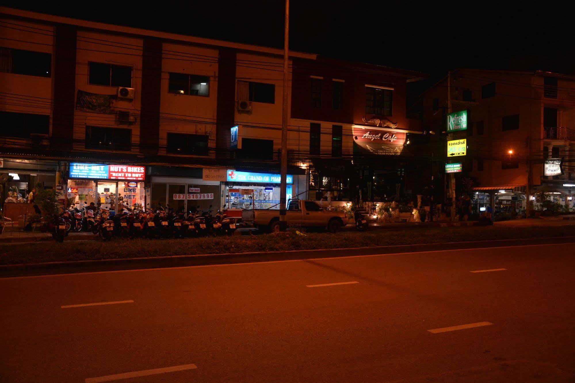 Sleep Tight Hotel Pantai Jomtien Bagian luar foto