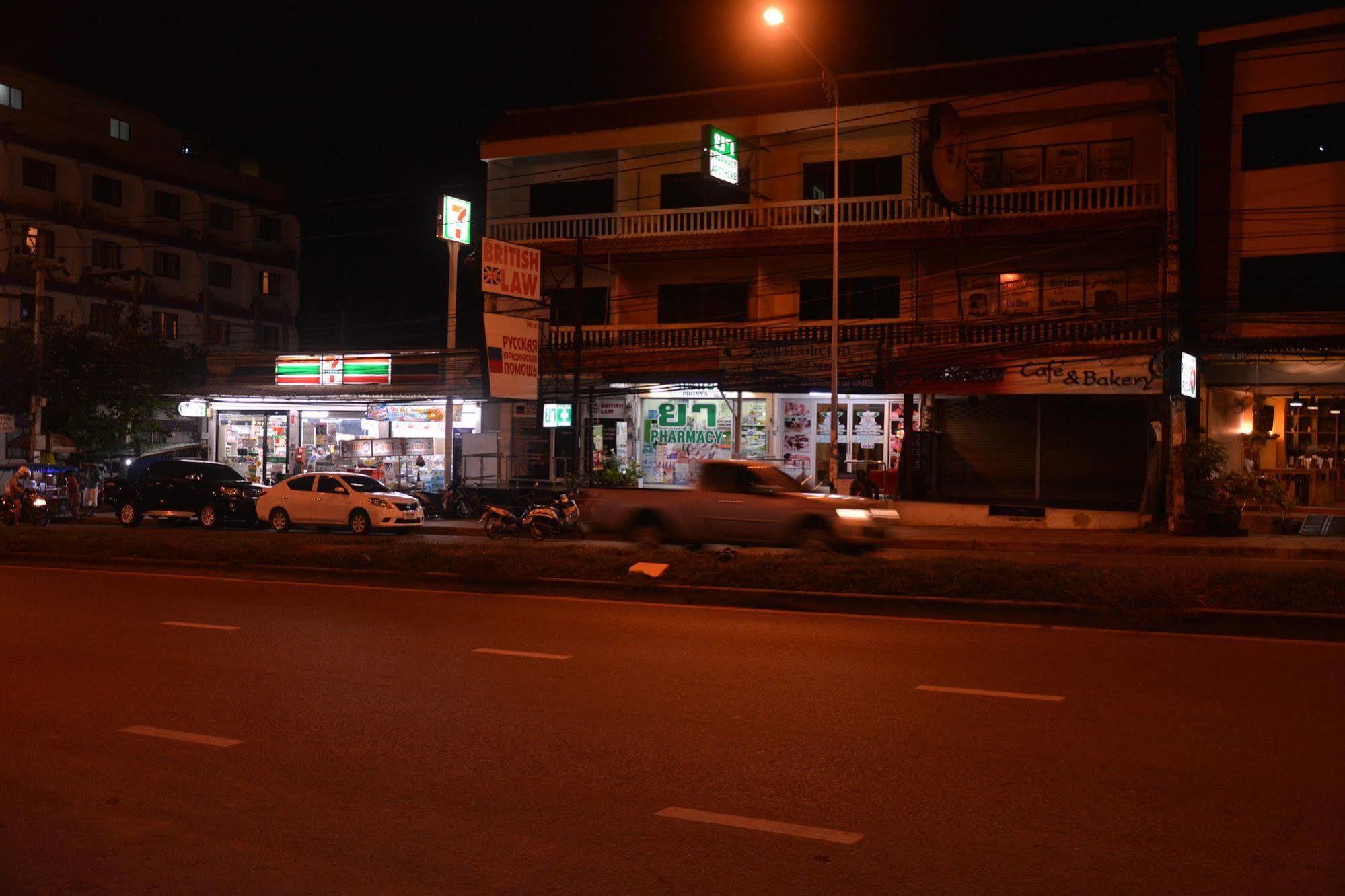 Sleep Tight Hotel Pantai Jomtien Bagian luar foto