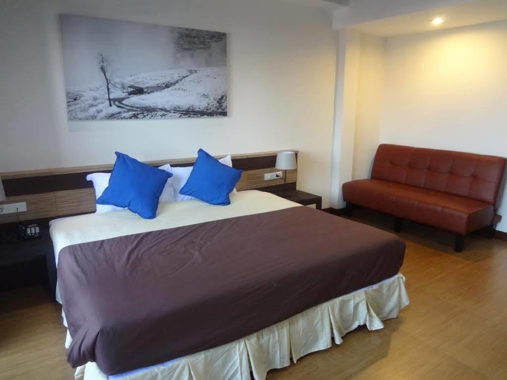Sleep Tight Hotel Pantai Jomtien Bagian luar foto
